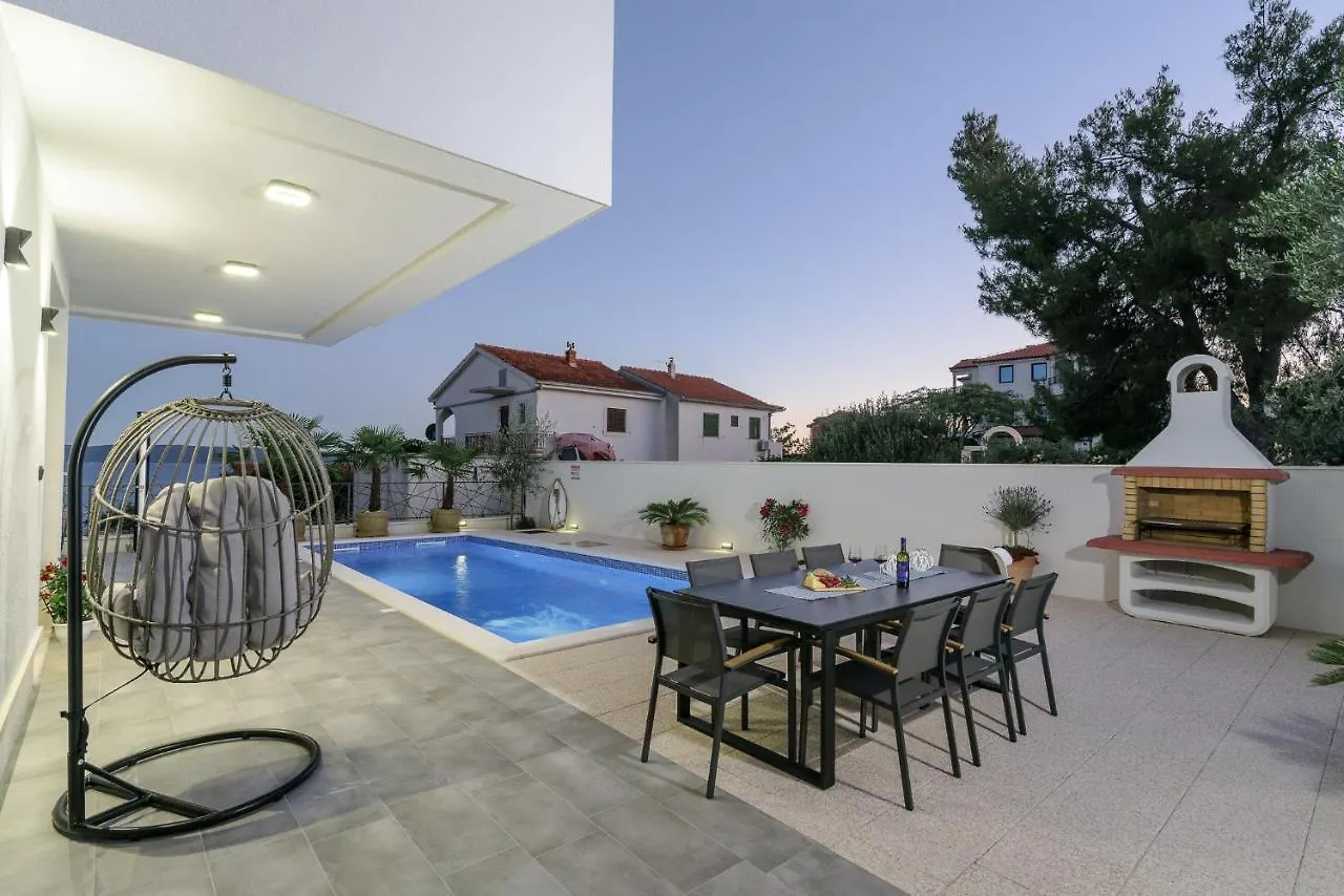 Luxury Villa -Heated Pool -Jacuzzi Trogir