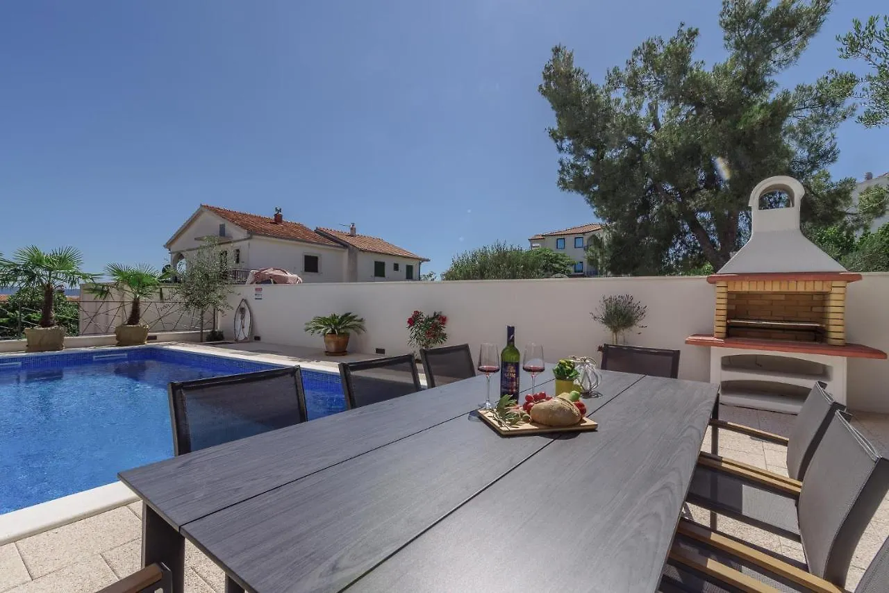Luxury Villa -Heated Pool -Jacuzzi Trogir