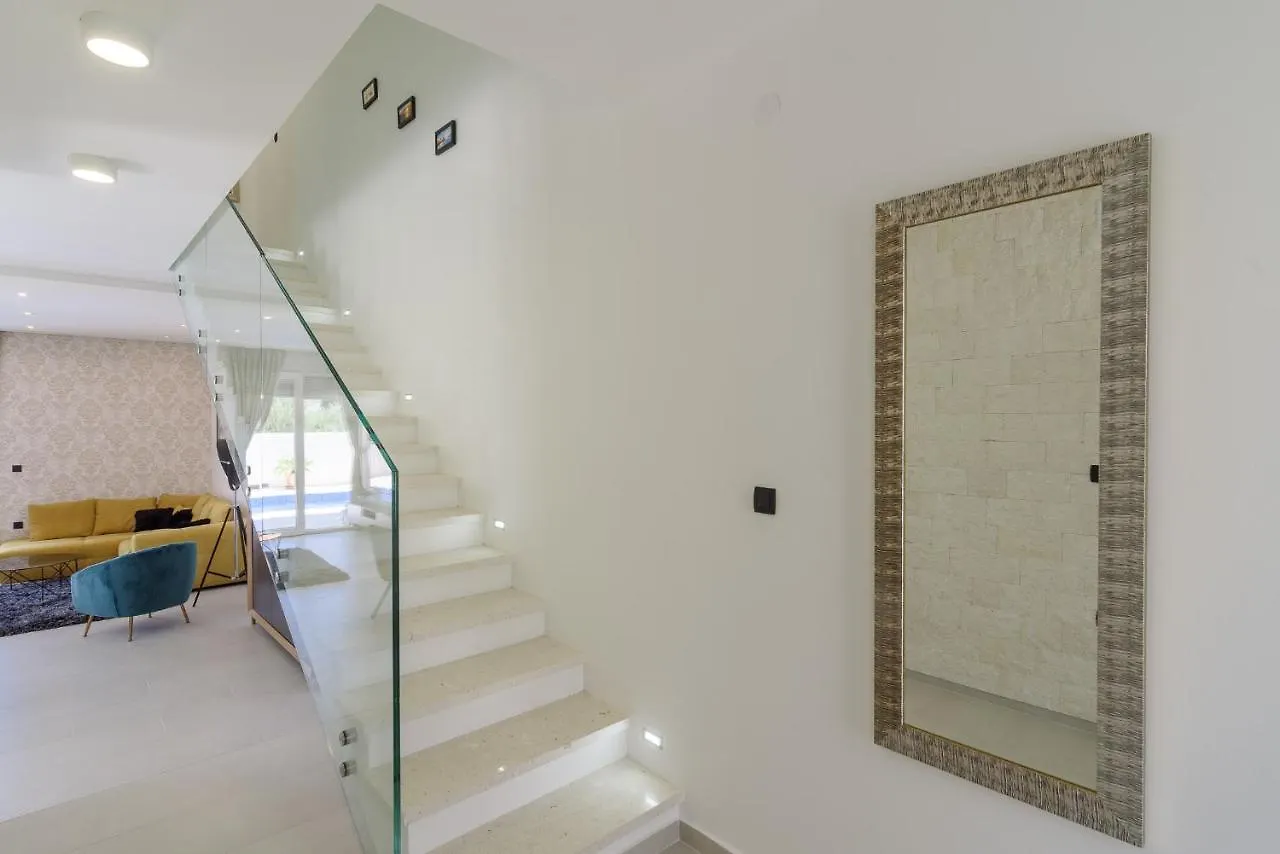 Luxury Villa -Heated Pool -Jacuzzi Trogir