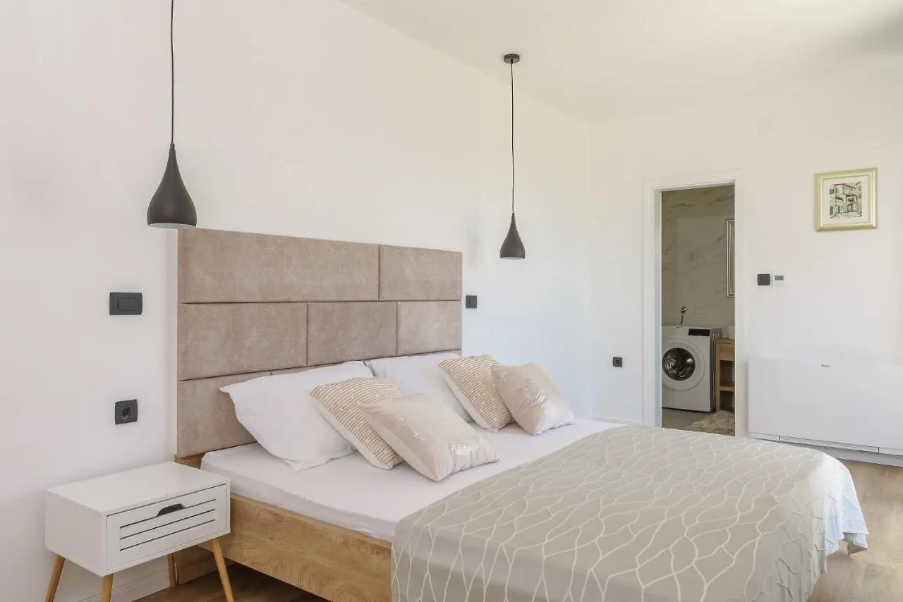 Luxury Villa -Heated Pool -Jacuzzi Trogir Croatia