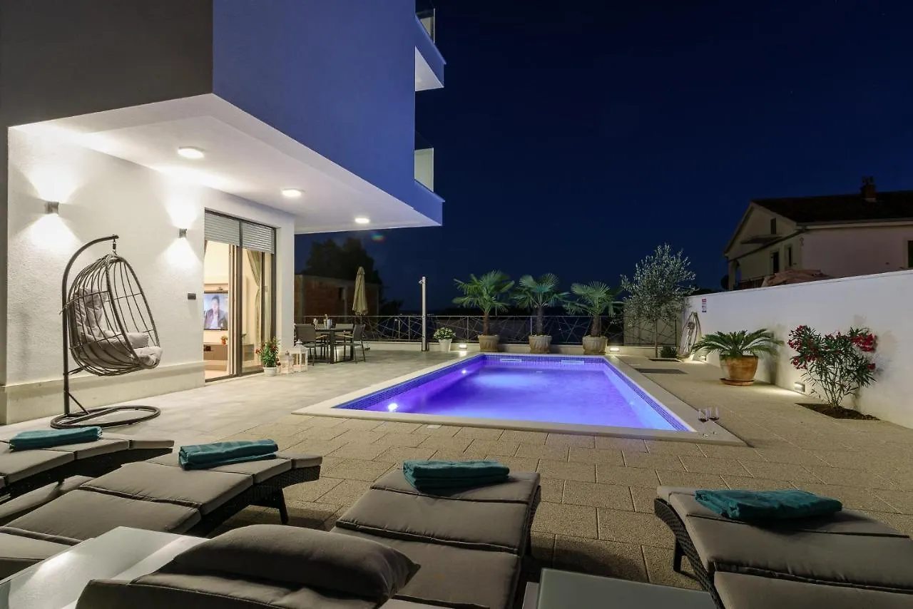 Luxury Villa -Heated Pool -Jacuzzi Trogir