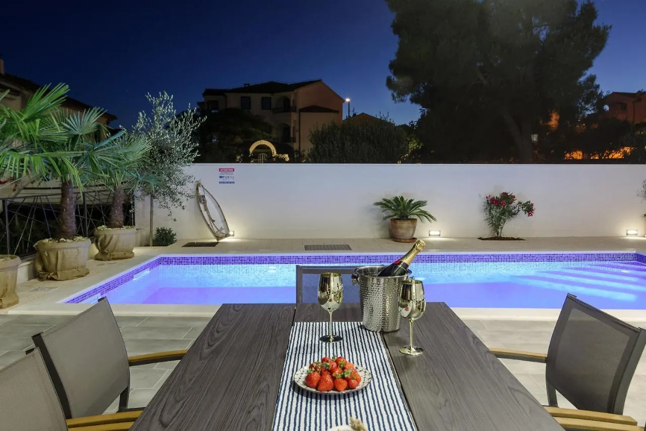 Luxury Villa -Heated Pool -Jacuzzi Trogir