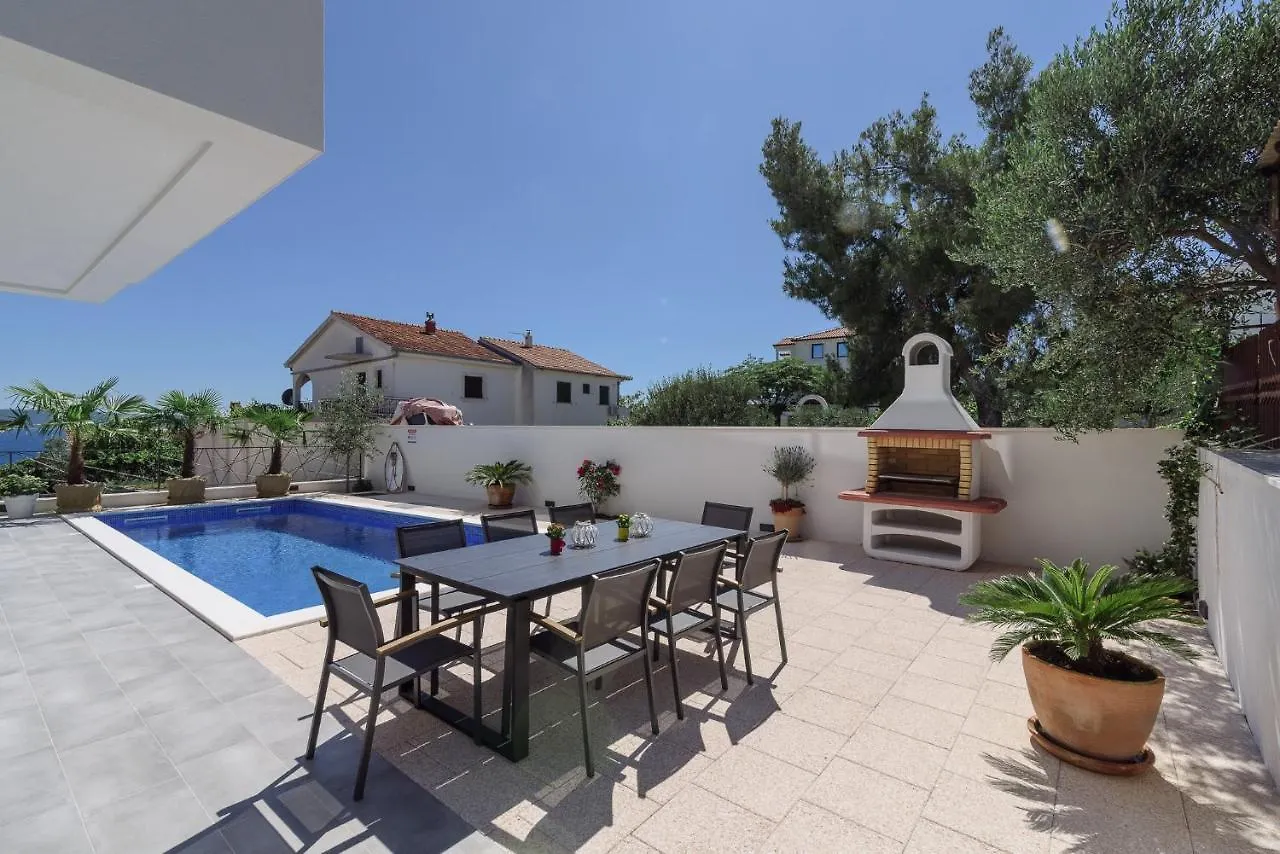 Luxury Villa -Heated Pool -Jacuzzi Trogir Croatia