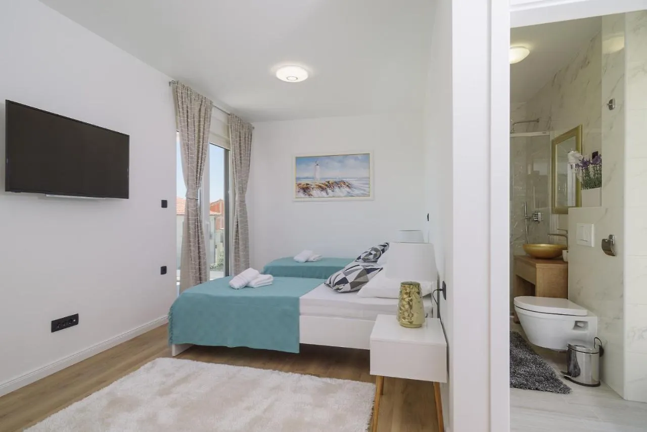 Luxury Villa -Heated Pool -Jacuzzi Trogir 0*,