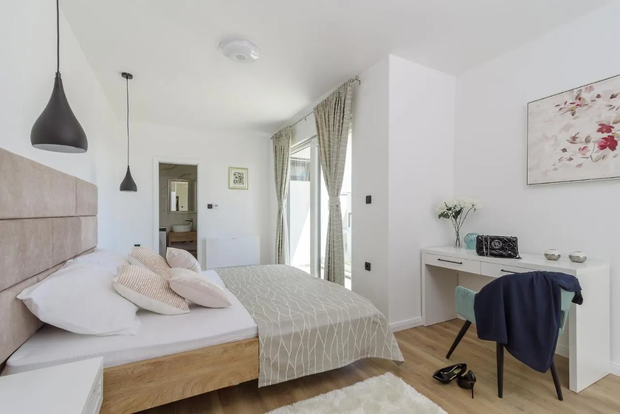 Luxury Villa -Heated Pool -Jacuzzi Trogir