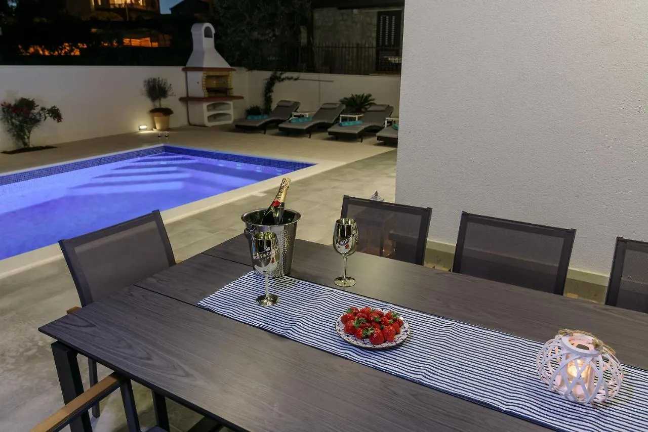 Luxury Villa -Heated Pool -Jacuzzi Trogir