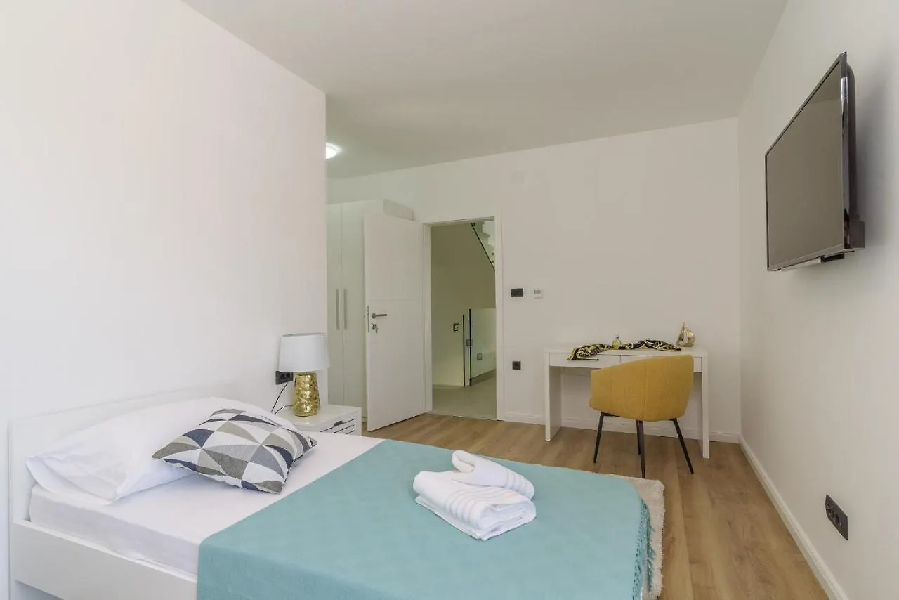 Luxury Villa -Heated Pool -Jacuzzi Trogir Croatia