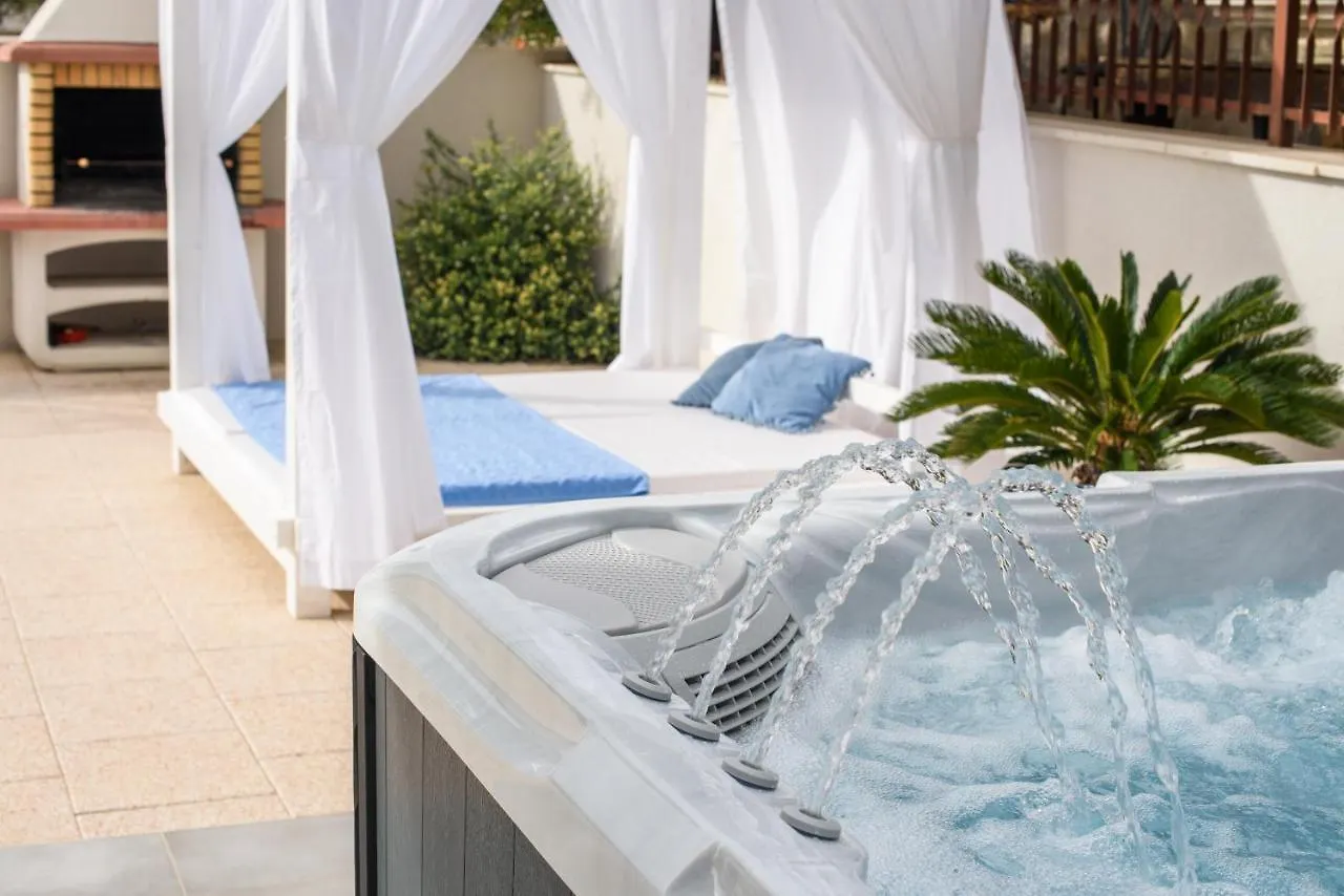 Luxury Villa -Heated Pool -Jacuzzi Trogir 0*,  Croatia
