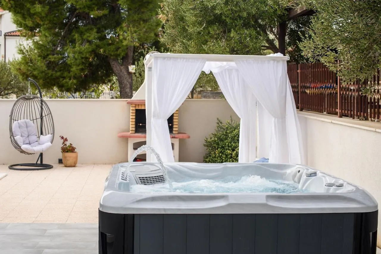 Luxury Villa -Heated Pool -Jacuzzi Trogir