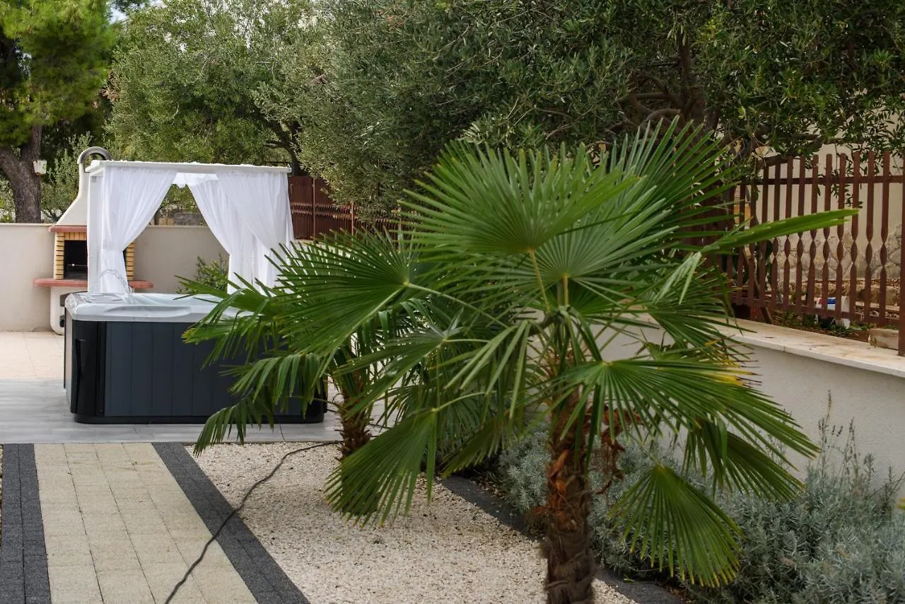 Luxury Villa -Heated Pool -Jacuzzi Trogir 0*,  Croatia