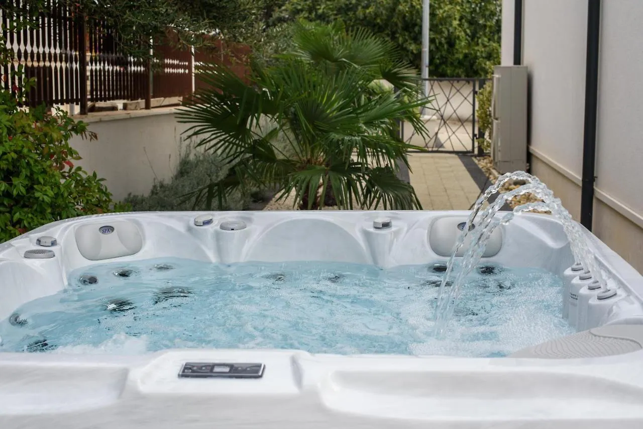 Luxury Villa -Heated Pool -Jacuzzi Trogir